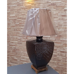 làmpara sobre taula